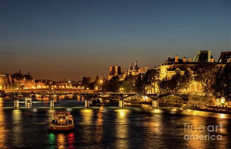 Nightfall in Paris! - A Whimsical Journey Through Early Cinema